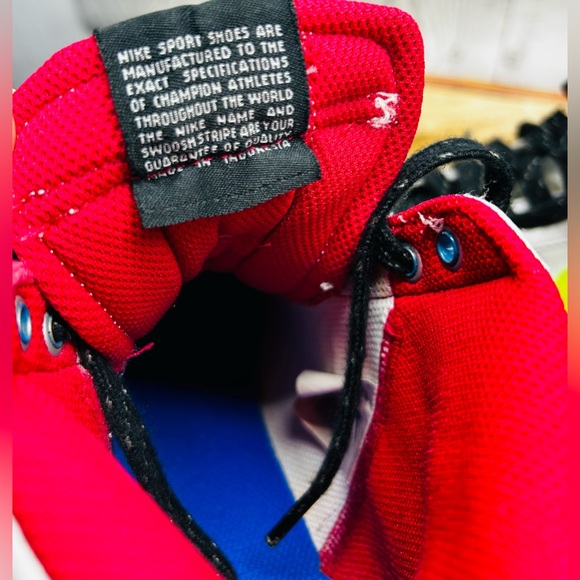 Nike Blazer Mid '77 Leather Shoes
GS White Volt Hyper Royal Magenta SZ 7 - Picture 3 of 10